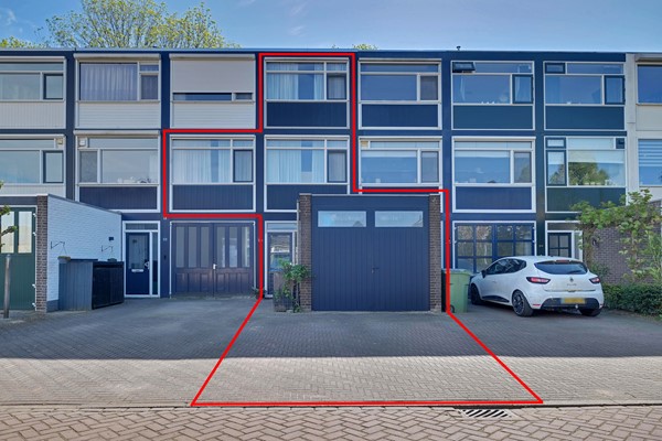 Te koop: Goed onderhouden en modern afgewerkte splitlevelwoning gelegen nabij het centrum van Zevenaar!